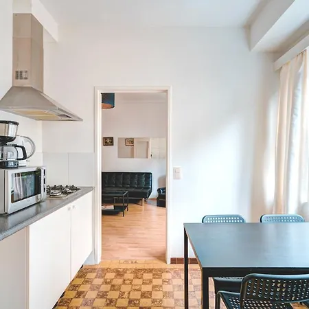 Lucky Lambert Apartment *