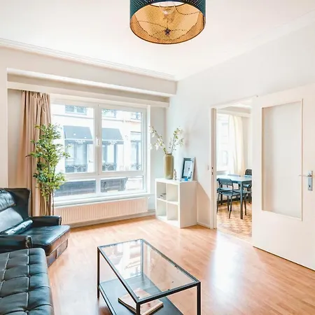Lucky Lambert Apartment *